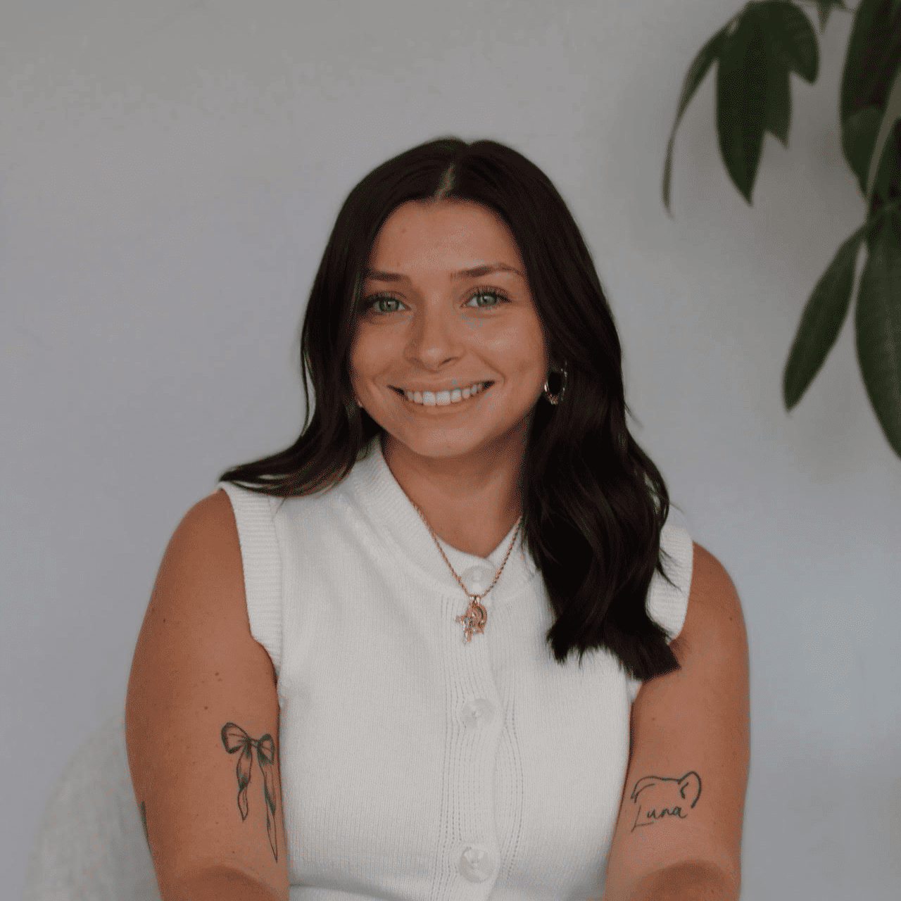 Portrait of Rosa, a professional stylist at Alana Kai Salon, showcasing their expertise and style.